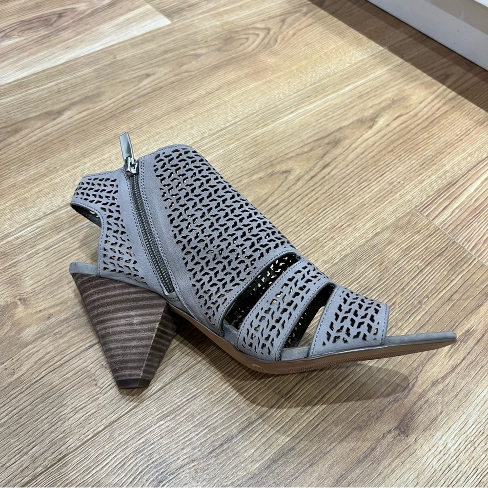 Vince Camuto Grey Peep Toe Sling Back Block Heel Sandals Women’s 11 - Picture 8 of 16